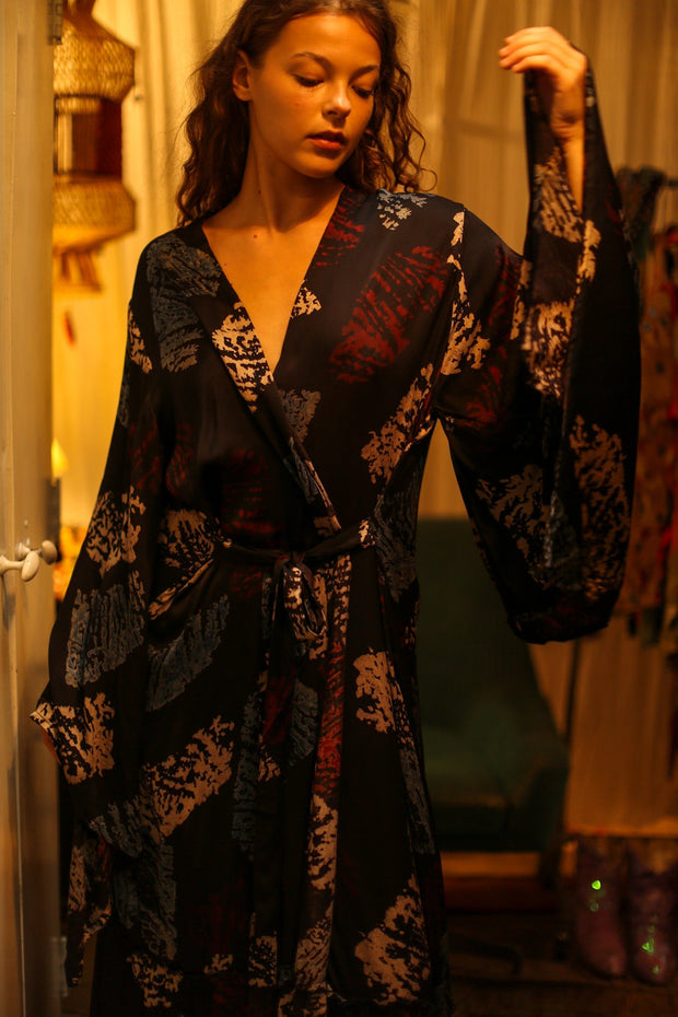 PINA SILK KIMONO RED AND BLUE ARTIST