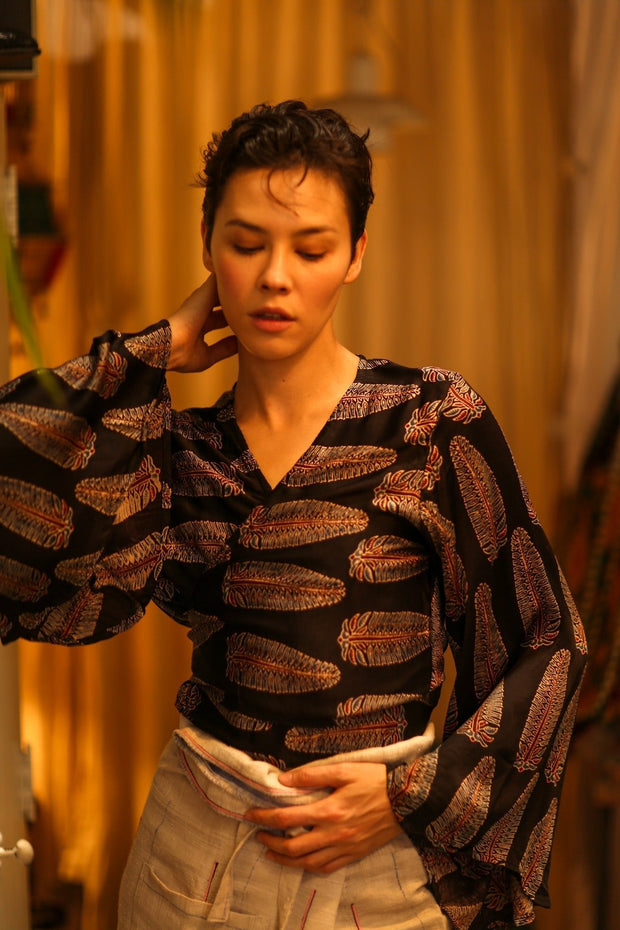 SILK WRAP TOP AURELIA FEATHER BLACK - MOMO STUDIO BERLIN - Berlin Concept Store - sustainable & ethical fashion