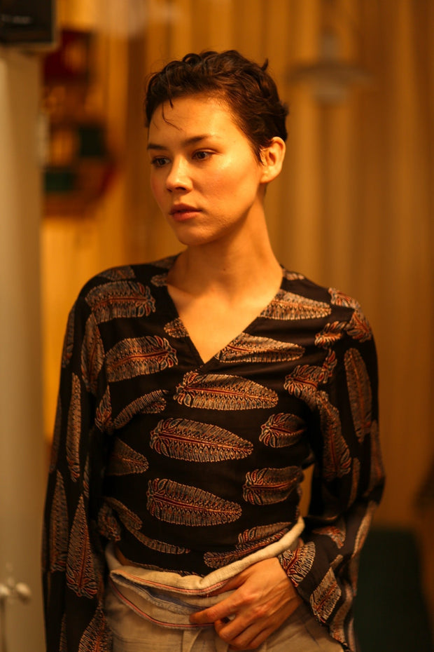 SILK WRAP TOP AURELIA FEATHER BLACK - MOMO STUDIO BERLIN - Berlin Concept Store - sustainable & ethical fashion