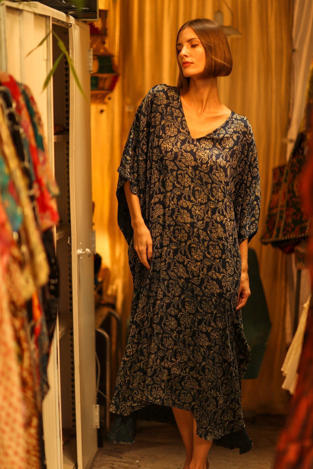 YAYA SILK KAFTAN DARK BLUE - MOMO STUDIO BERLIN - Berlin Concept Store - sustainable & ethical fashion